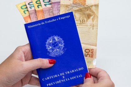 carteira-dinheiro-emprego