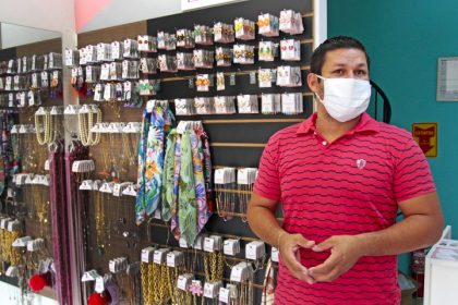 Comercio-Fim-de-Ano-foto-Saul-Schramm-1-730×480