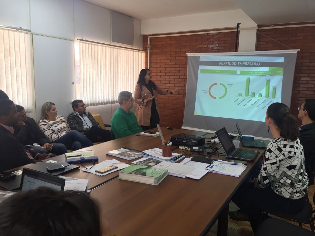 IPF e Sindivarejo Campo Grande apresentam pesquisa para representantes do BID
