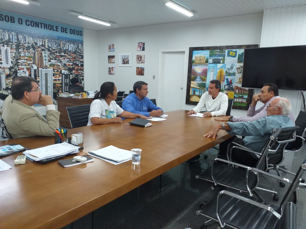 Sindicato e representantes de óticas levam demandas ao prefeito da Capital