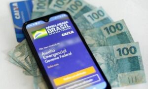 Banco Central vê recuperação parcial da economia e incerteza com fim do auxílio emergencial