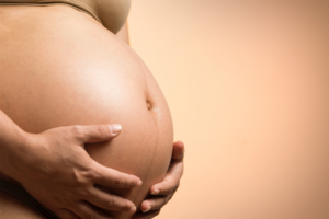 Presidente sanciona lei que prevê retorno de grávidas ao presencial