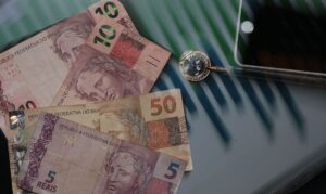 Está em vigor novo salário mínimo de R$ 1.212