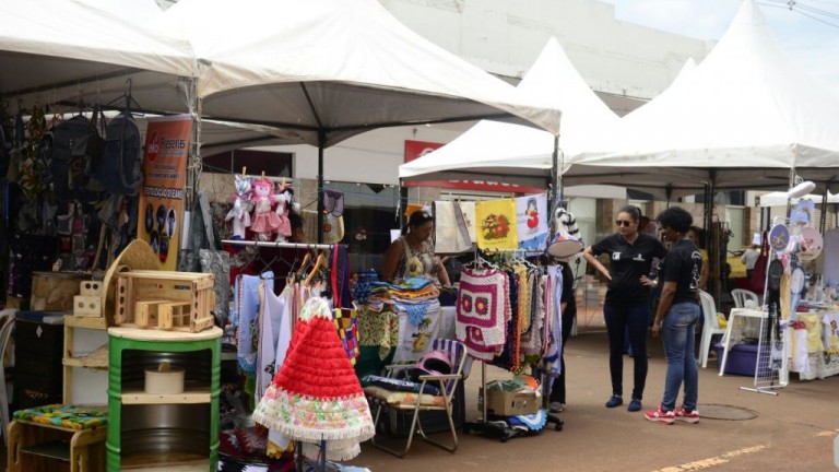 Reviva Cultura deste sábado terá shows, feira de adoção de animais e perfomance circense na Ary Coelho