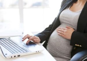 Remuneração de gestante afastada deve ser enquadrada como salário-maternidade