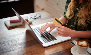 Consumo da alta renda e compras digitais elevam gastos com cartões