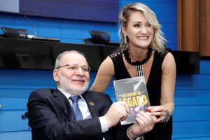 Livro “Um Homem de Legado” traz biografia do presidente do Sistema Comércio e outras 14 personalidades por contribuições ao desenvolvimento do Estado