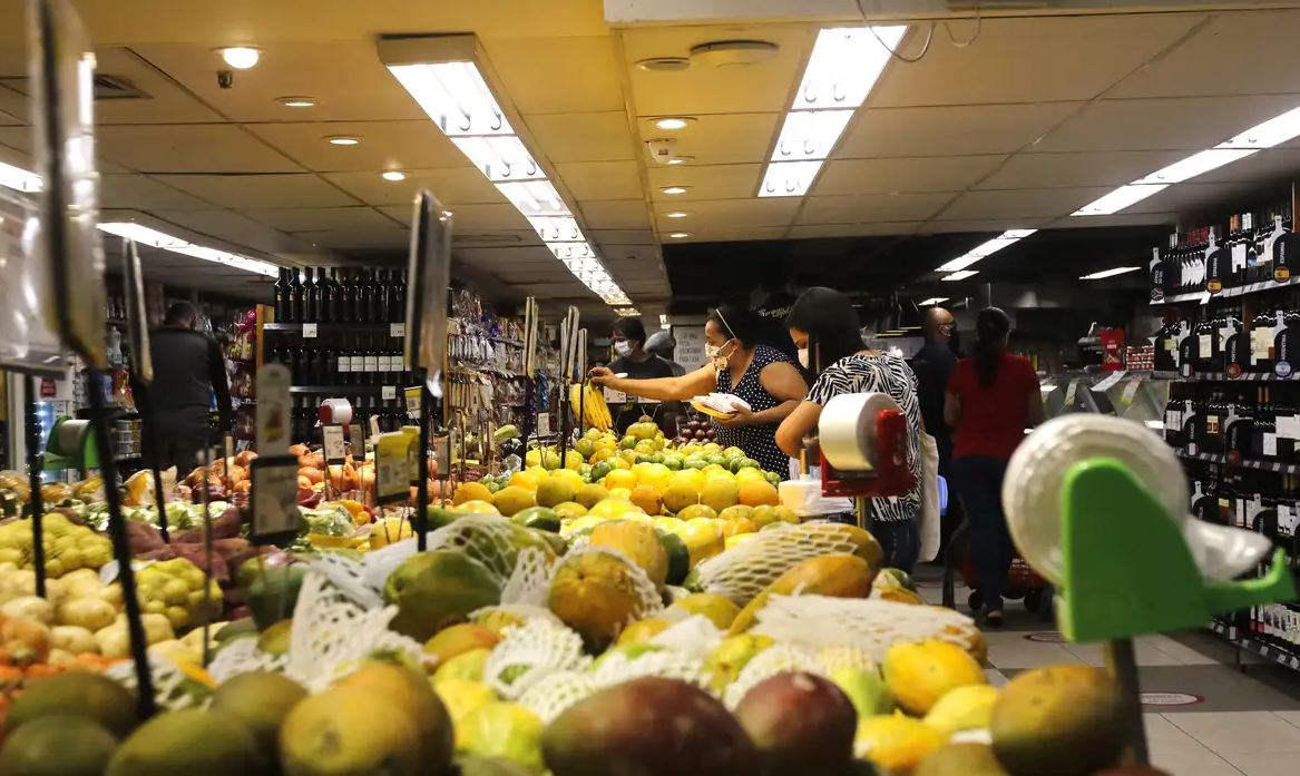 Estimativas do mercado para inflação e PIB permanecem estáveis